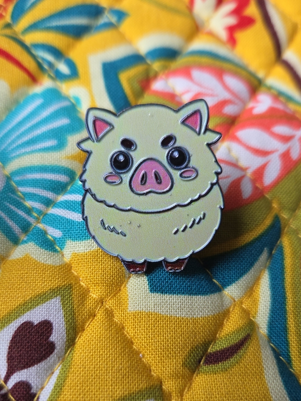 Cream & Pink Pig Enamel Pin - Small Pets Habitat Accessory
